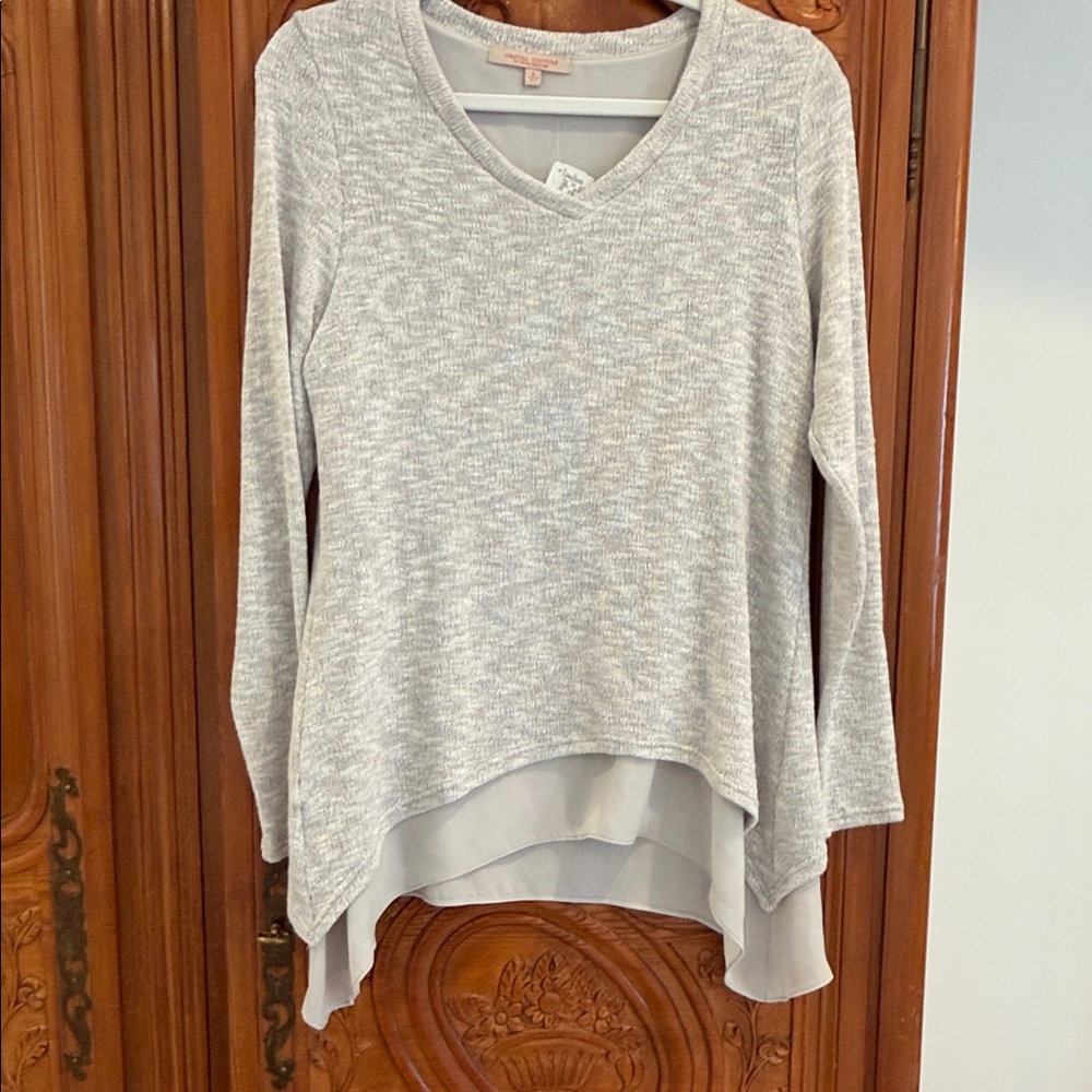 Casual couture lined and layered v neck gray sweater, NWT, size L